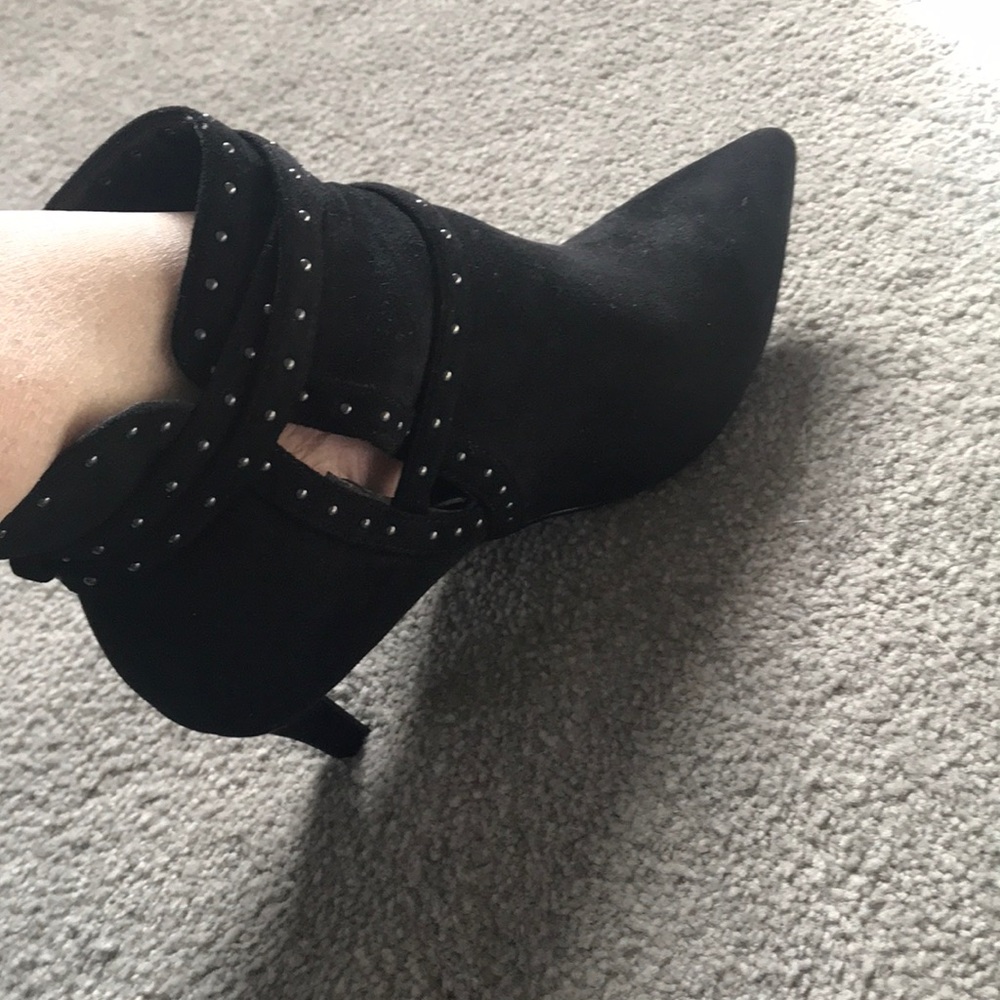 New without tag never been worn black pointy boots